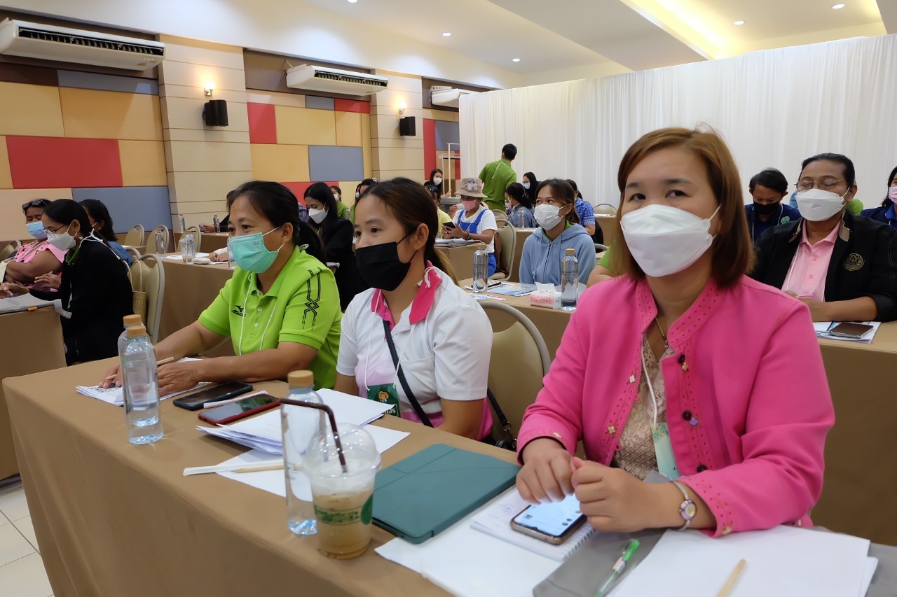 title - ผู้ตรวจราชการกรม เป็นประธานเปิดโครงการสัมมนาเชิงปฏิบัติการการกำหนดแนวทางการพัฒนาเกษตรกรสู่การเป็นผู้ประกอบการเกษตรในเขตปฏิรูปที่ดิน ณ โรงแรมไม้หอมวิลล่า อำเภอเมืองนครสวรรค์ จังหวัดนครสวรรค์